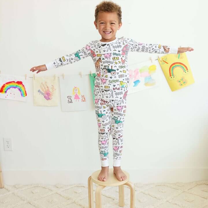 Creatividad sin límites para tus pequeños 🌈 Pijama Coloreable + 12 marcadores 🖍️