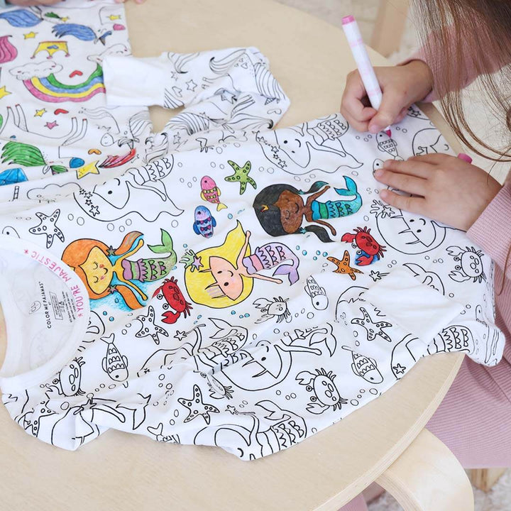 Creatividad sin límites para tus pequeños 🌈 Pijama Coloreable + 12 marcadores 🖍️